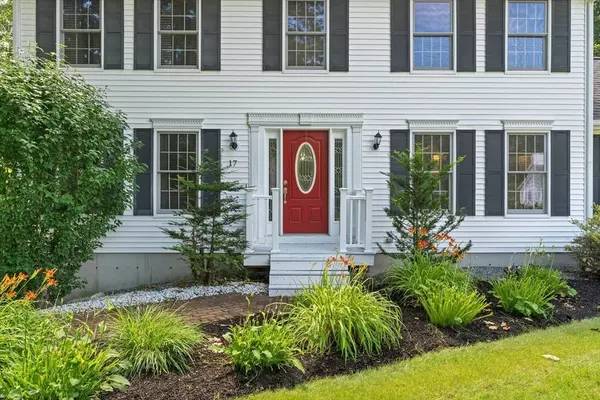 17 Jamil Ln, Salem, NH 03079