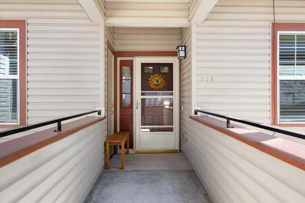 916 Mountain Meadows CIR, Ashland, OR 97520