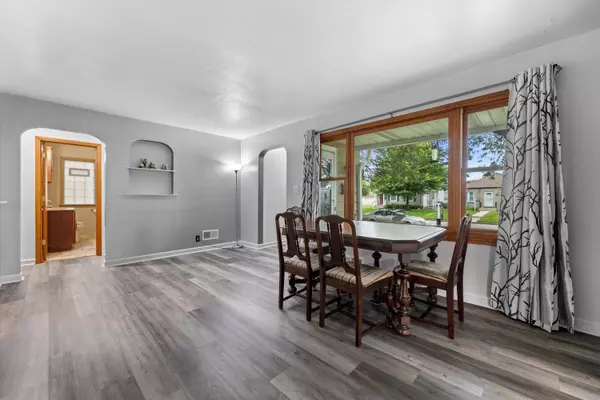 1017 S 115th, West Allis, WI 53214