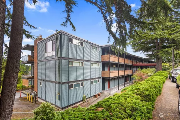 3200 W Commodore WAY #106, Seattle, WA 98199