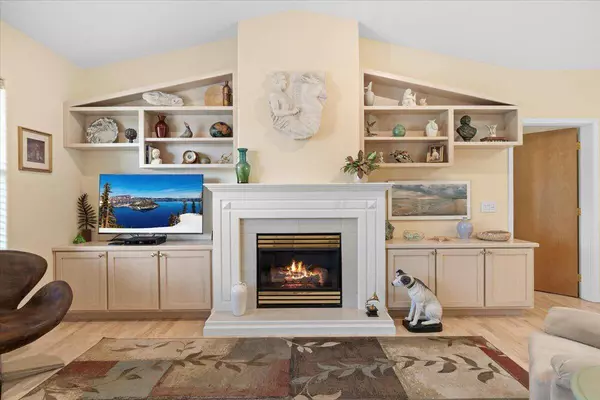 916 Mountain Meadows CIR, Ashland, OR 97520