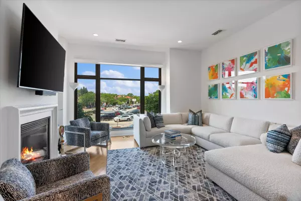 5600 N Lake Unit 205, Whitefish Bay, WI 53217