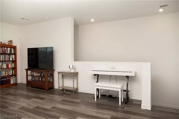 7326 N Decatur Boulevard #1, Las Vegas, NV 89131