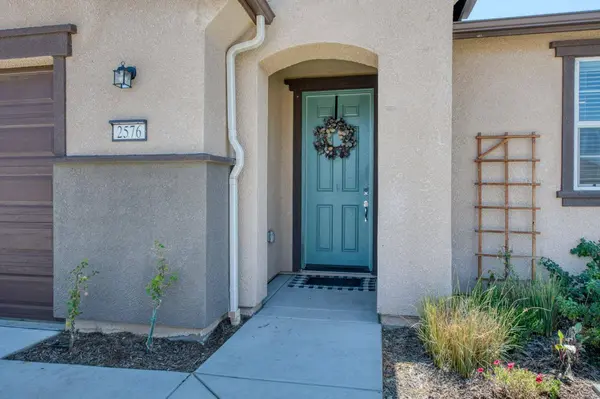 2576 N Apricot Avenue, Fresno, CA 93727