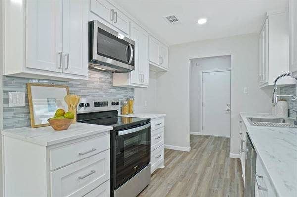 8433 Glenann Drive, North Richland Hills, TX 76182