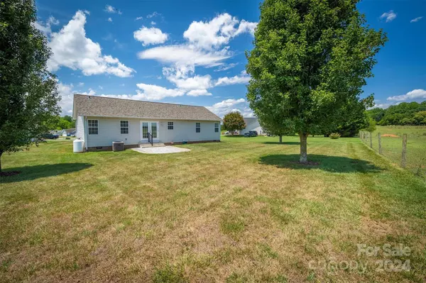 1592 Windy Holly LN, Newton, NC 28658