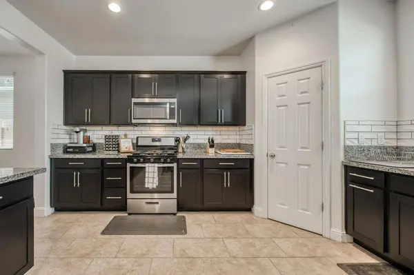 2576 N Apricot Avenue, Fresno, CA 93727