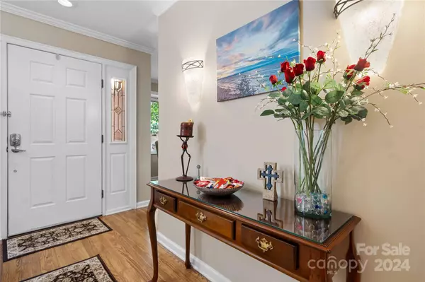 842 1st ST NE, Hickory, NC 28601