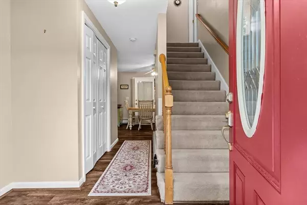 17 Jamil Ln, Salem, NH 03079