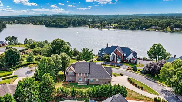 3831 8th Street PL NW, Hickory, NC 28601