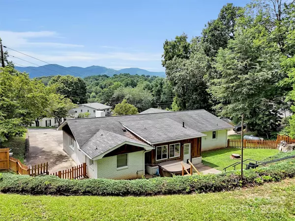 189 Rolling Green DR, Waynesville, NC 28786