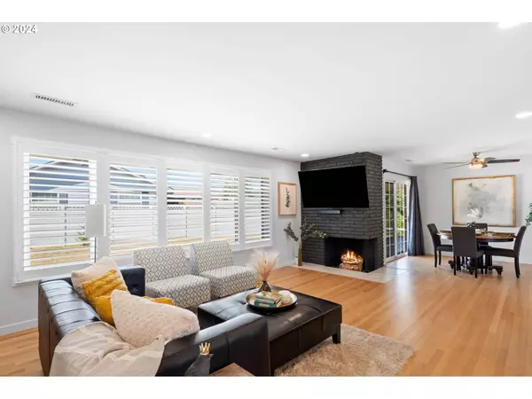 1617 NE IONE LOOP, Camas, WA 98607