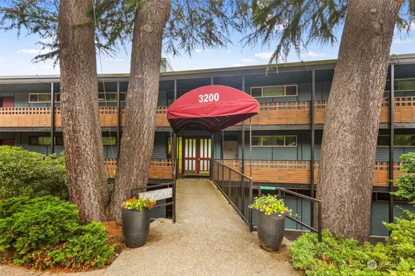 3200 W Commodore WAY #106, Seattle, WA 98199
