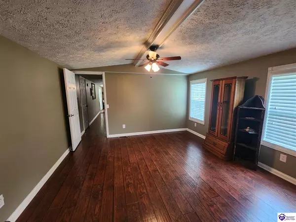 1770 Hodgenville Road, Elizabethtown, KY 42701