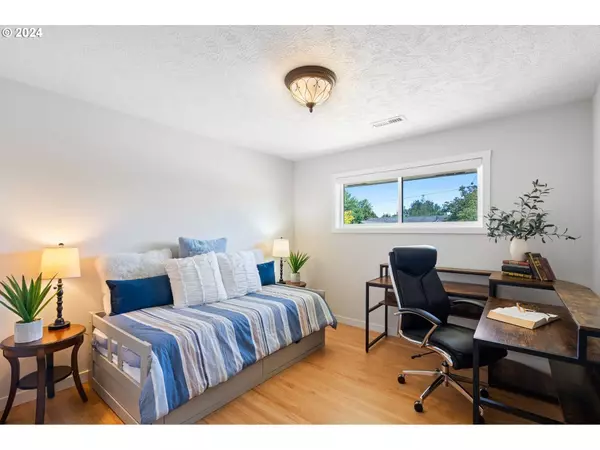 1617 NE IONE LOOP, Camas, WA 98607