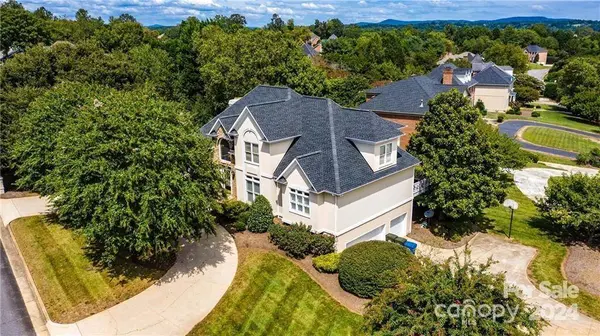 308 41st Avenue PL NW, Hickory, NC 28601