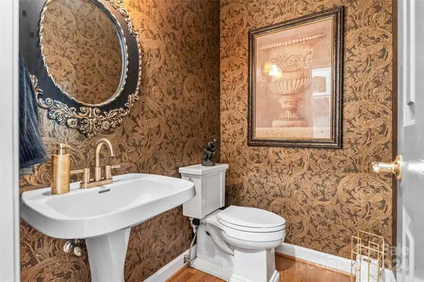 308 41st Avenue PL NW, Hickory, NC 28601