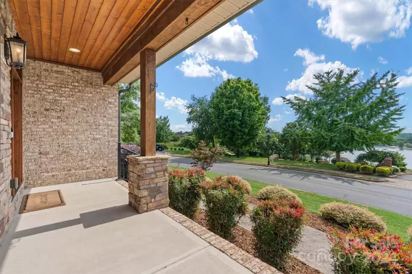 3831 8th Street PL NW, Hickory, NC 28601