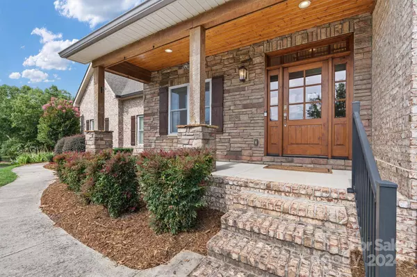 3831 8th Street PL NW, Hickory, NC 28601