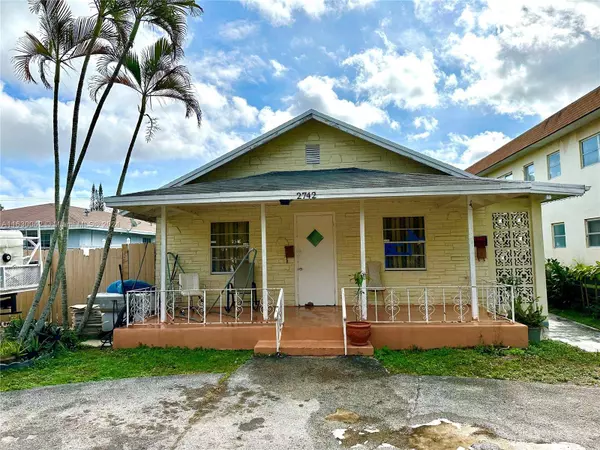 2742 Pierce St, Hollywood, FL 33020