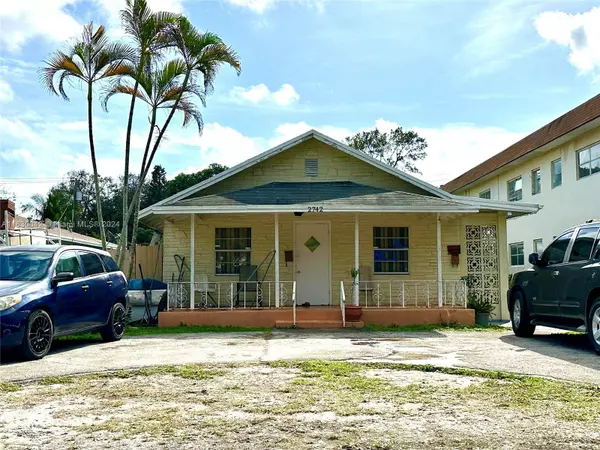 2742 Pierce St, Hollywood, FL 33020