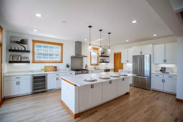 2820 Central RD, Glenview, IL 60025