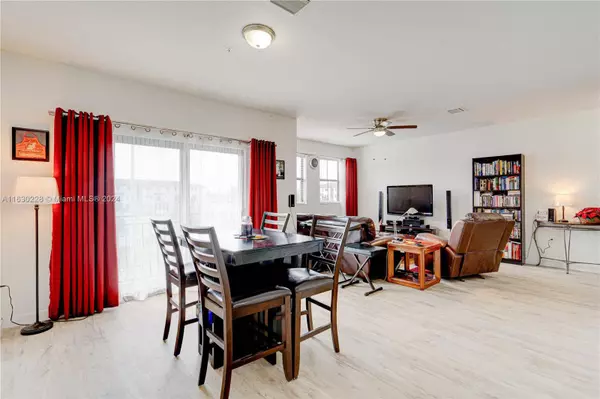 15500 SW 136th St #204, Miami, FL 33196