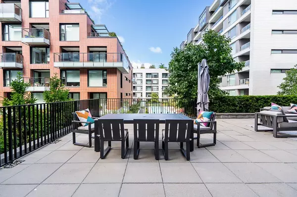 1561 W 57TH AVE #204, Vancouver, BC V6P 0H5