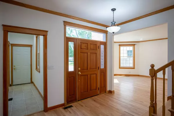 2820 Central RD, Glenview, IL 60025