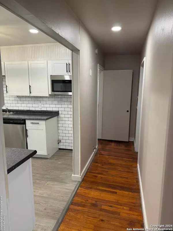 302 ANTONIO ST, Uvalde, TX 78801