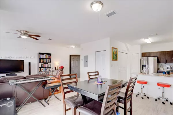 15500 SW 136th St #204, Miami, FL 33196