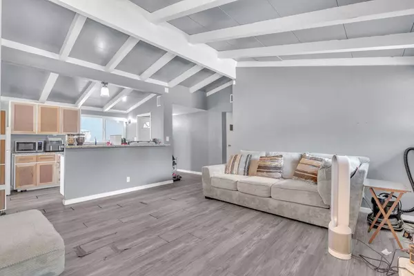 5213 E Clay Avenue, Fresno, CA 93727