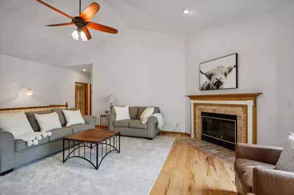 809 Lexington Drive, Waunakee, WI 53597