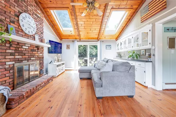 59 Westfield DR, Cranston, RI 02920