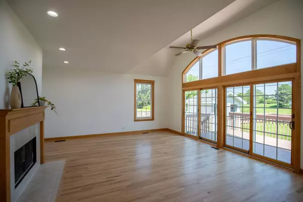 2820 Central RD, Glenview, IL 60025