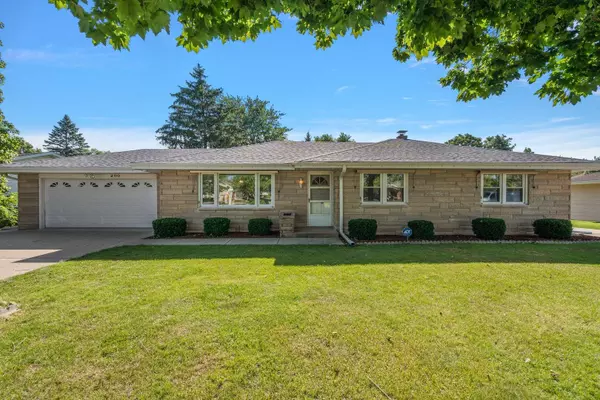 200 Kingston DR, New Lenox, IL 60451