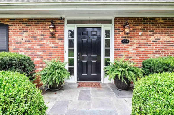 1055 14th Ave DR NW, Hickory, NC 28601