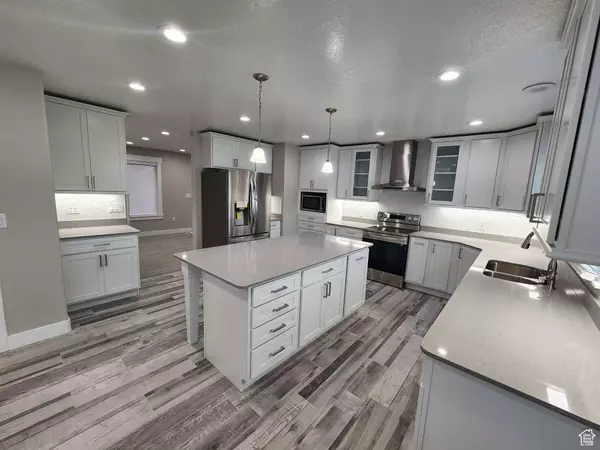 4573 W LONG LEAF DR, West Jordan, UT 84088