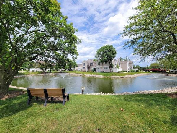 624 Le Parc CIR #21-5, Buffalo Grove, IL 60089