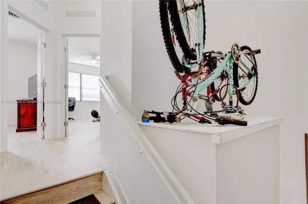 15500 SW 136th St #204, Miami, FL 33196