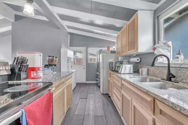 5213 E Clay Avenue, Fresno, CA 93727