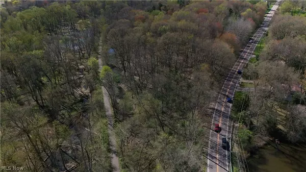 Erie AVE NW, Canal Fulton, OH 44614