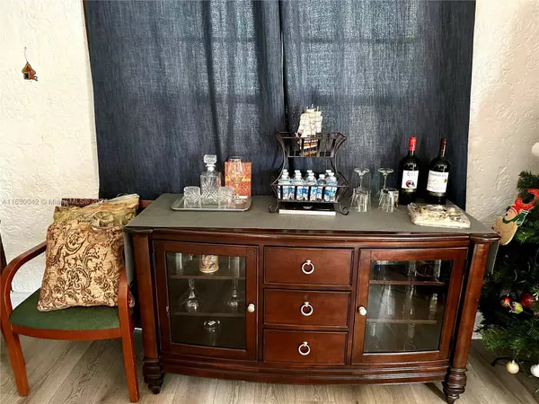 2742 Pierce St, Hollywood, FL 33020