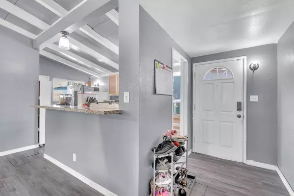 5213 E Clay Avenue, Fresno, CA 93727