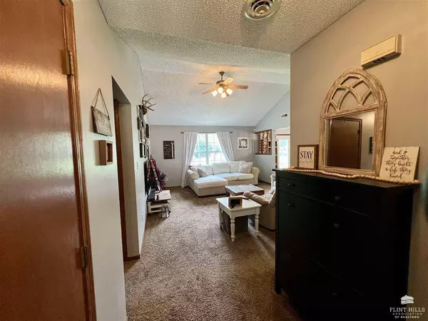 2494 Brookfield DR, Manhattan, KS 66503