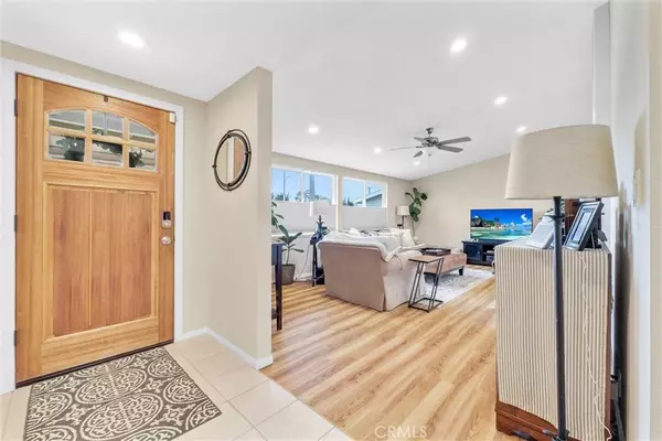 1714 Labrador DR, Costa Mesa, CA 92626