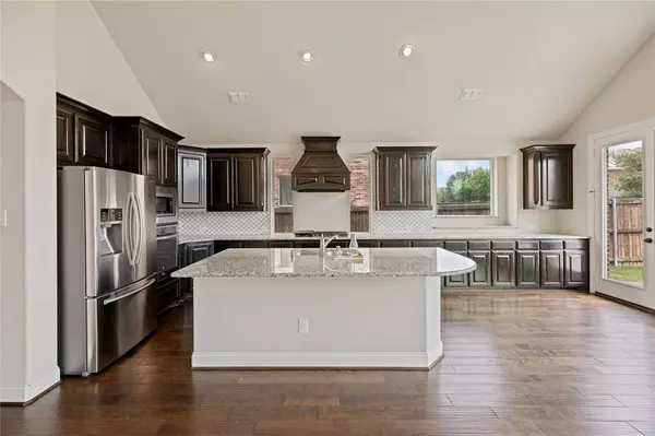 900 Marietta Lane, Aubrey, TX 76227