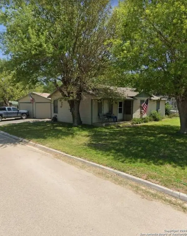 302 ANTONIO ST, Uvalde, TX 78801