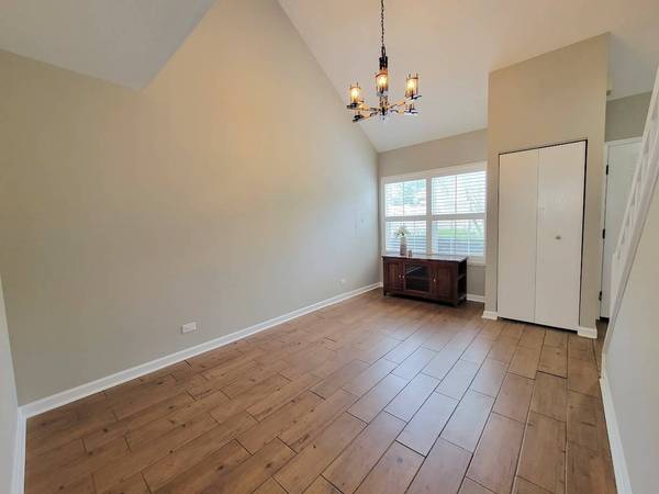 624 Le Parc CIR #21-5, Buffalo Grove, IL 60089