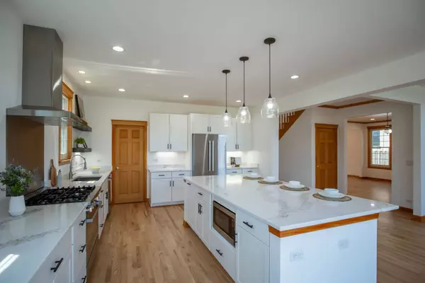 2820 Central RD, Glenview, IL 60025